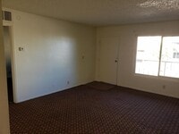 Building Photo - 605 S Royal Crest Cir