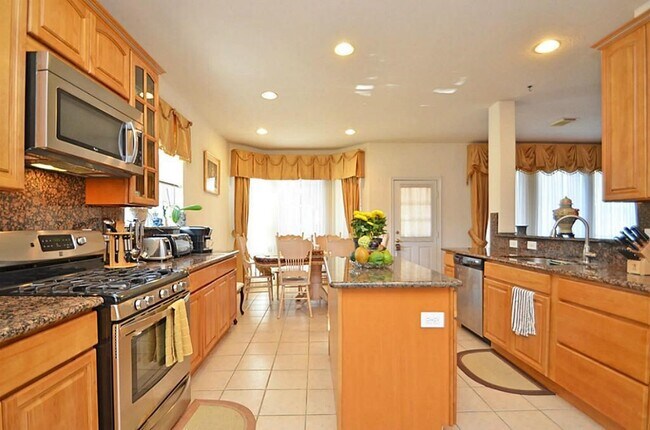 Building Photo - 12110 Laurel Ct