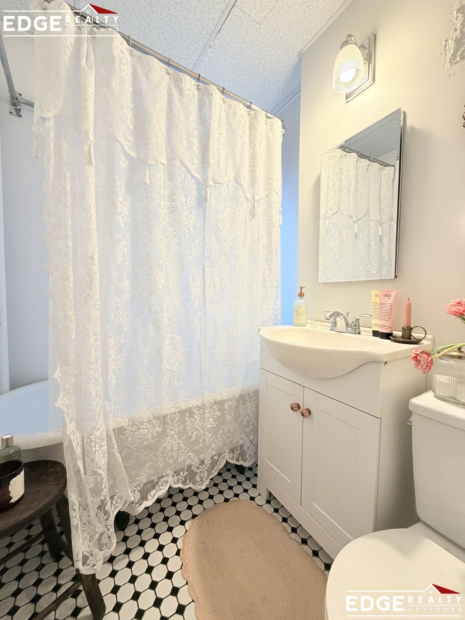 Building Photo - 239 Kelton St