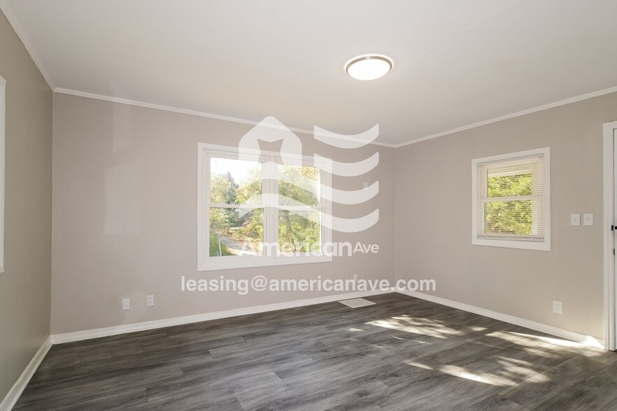 Building Photo - 111 Scott Ave