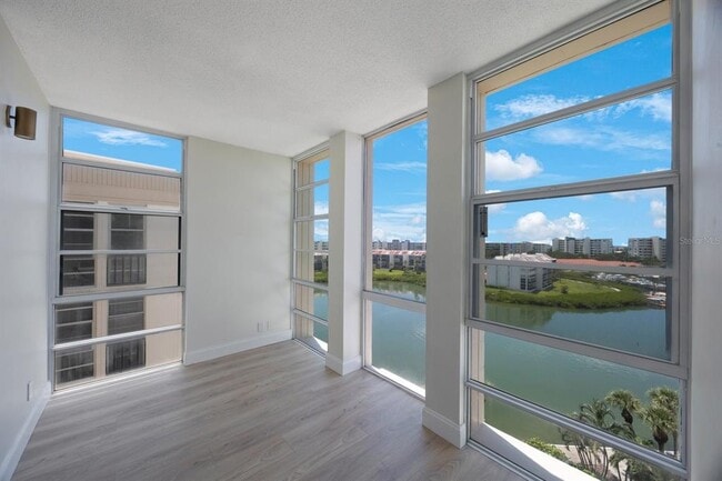 Building Photo - 7400 Sun Island Dr S