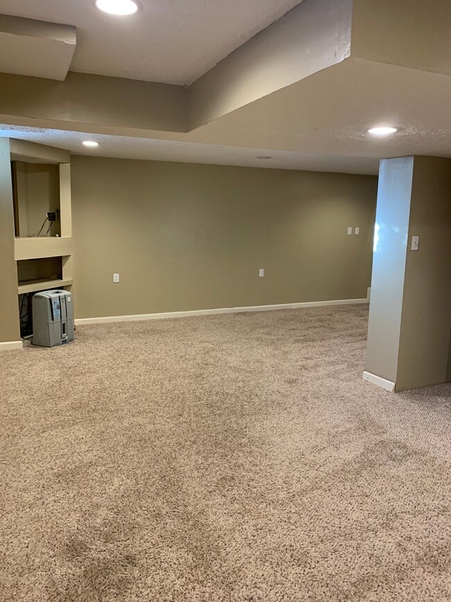 Building Photo - 9012 Ellersly Dr