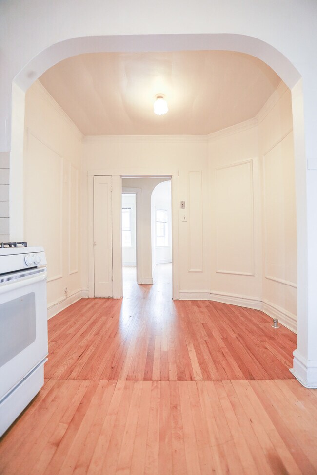 Building Photo - 2113 N Mozart St