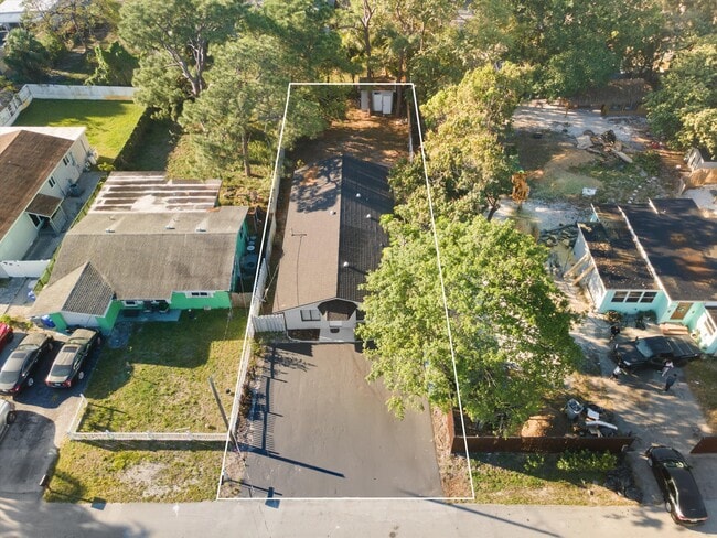 Building Photo - 836 SW 13th Ct