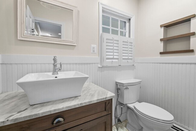 Building Photo - Updated Colonial Home in Westgage Neighbor...