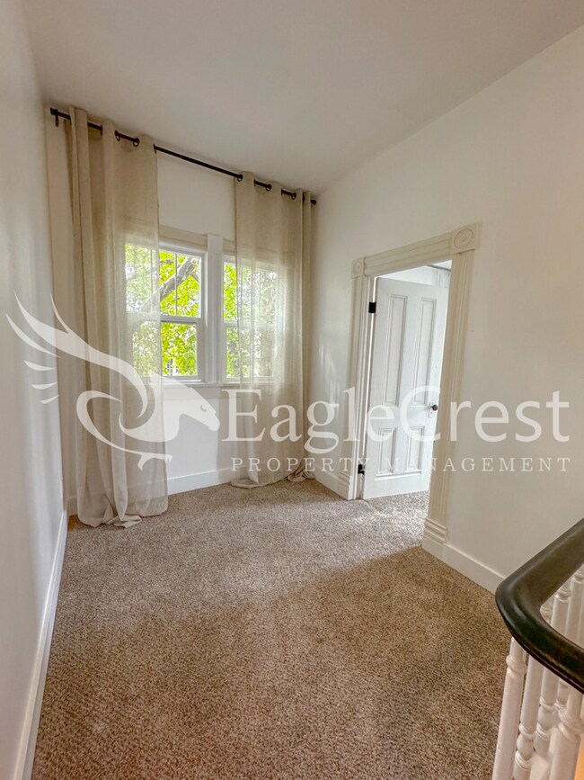 Building Photo - Downtown Walla Walla 4 Bedroom Farmhouse with Modern Comforts $200.00 OFF 2nd MONTHS RENT!!!