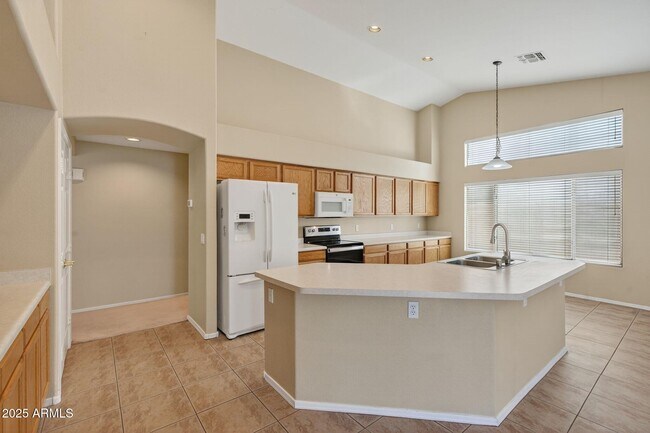 Building Photo - 8611 W Alex Ave