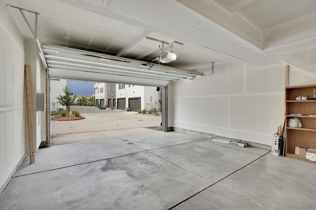 Building Photo - $2,680 - 2 Bed, 2.5 Bath Townhome in Broom...