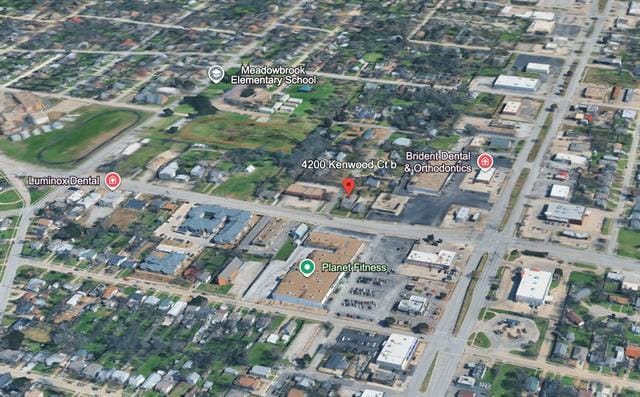 Building Photo - 4200 Kenwood Ct