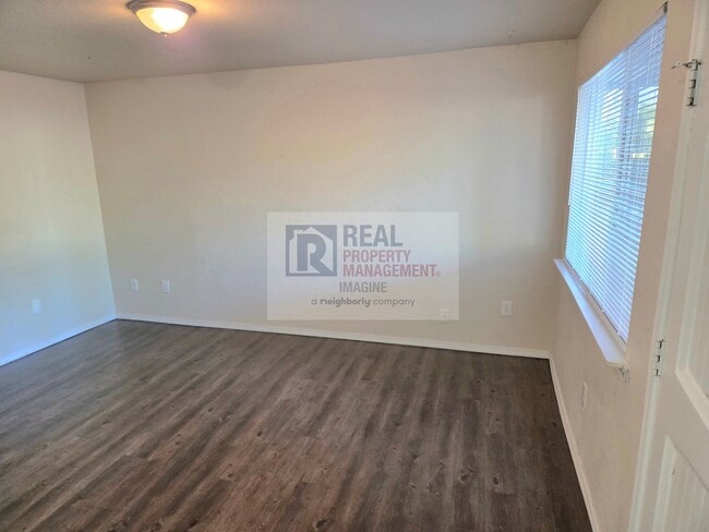Building Photo - Charming 1 Bedroom In Quiet Neighborhood!
