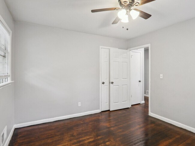 Building Photo - 3 Bedroom Duplex in Decatur