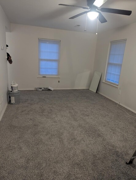 Living room - 131 Beth Dr