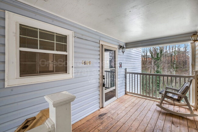 Building Photo - 1809 Augusta Dr