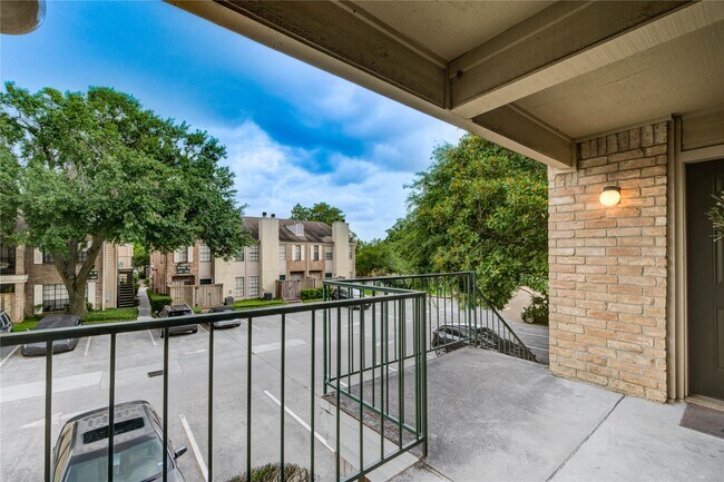 Building Photo - 14600 Fonmeadow Dr