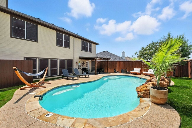 Building Photo - 2516 Castle Pines Dr
