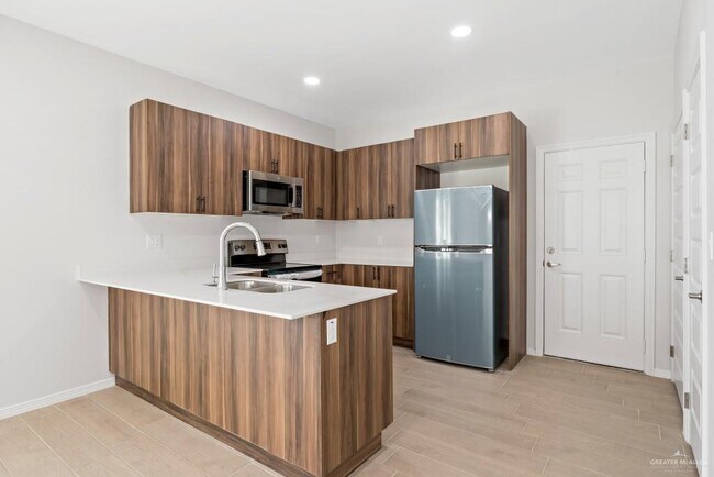 Building Photo - 11 W Driftwood St