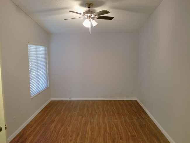 Building Photo - Upgraded Single Story 2bd, 1.5 ba, in Corona