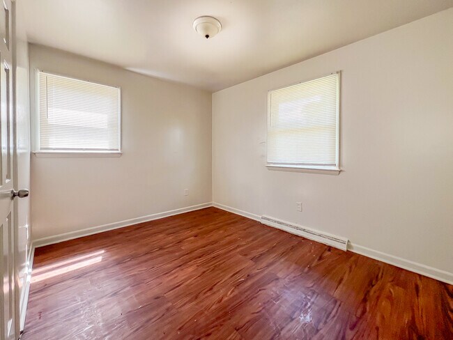 Building Photo - 1107 W Augusta Ave