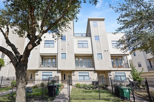 Building Photo - 2315 McIlhenny St