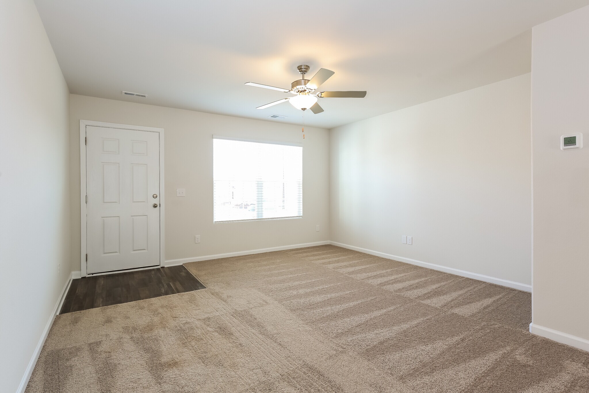 Building Photo - 2094 Southlea Dr