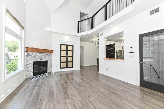 Building Photo - 118 W Reservoir Ave