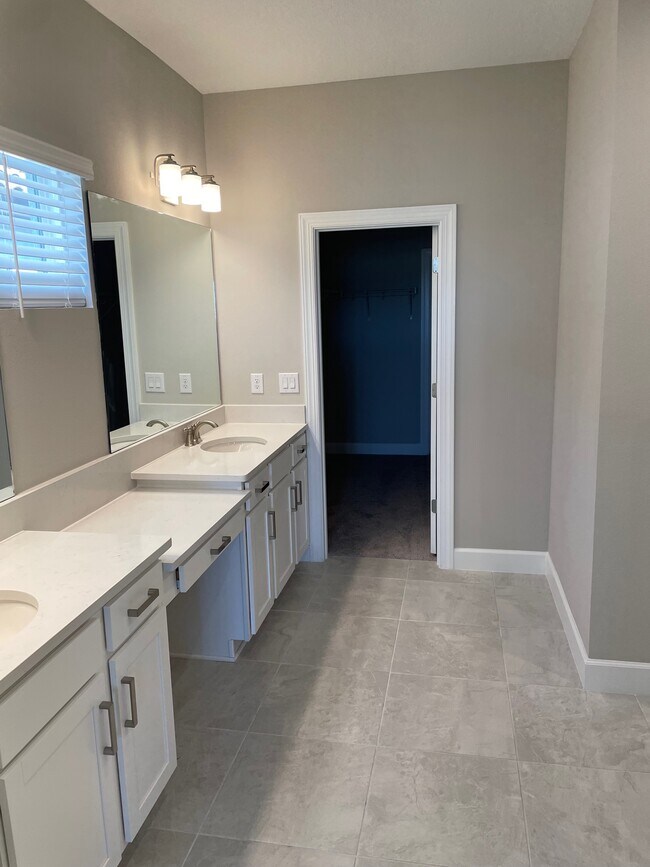 Building Photo - 11035 Devonbridge Dr