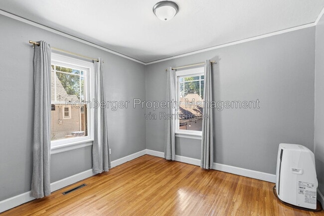 Building Photo - 1210 S Maple St