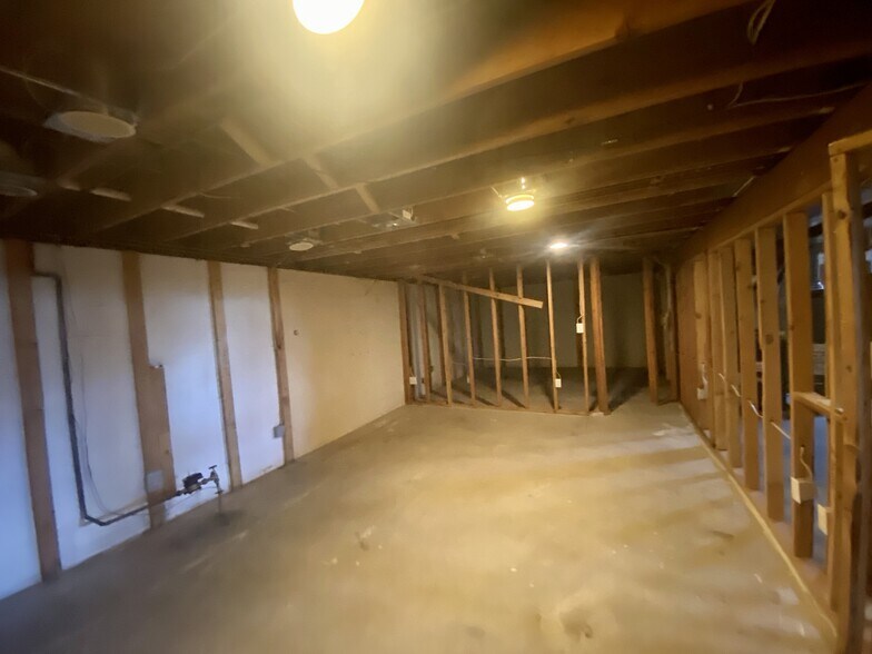 Building Photo - 209 S 1st St