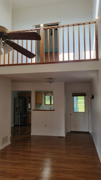Building Photo - 985 Lazy River East Rd
