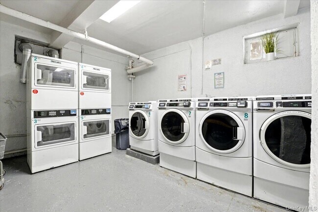 Building Photo - 114-20 Queens Blvd