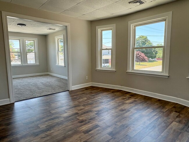 Building Photo - 163 Macomber Ave