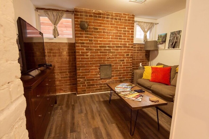 Building Photo - 2235 York St