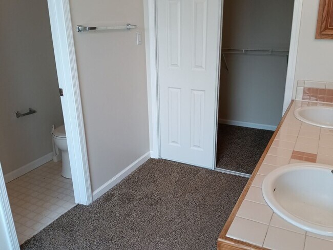 Building Photo - Spacious 4-bedroom, 2-bathroom home! Comin...