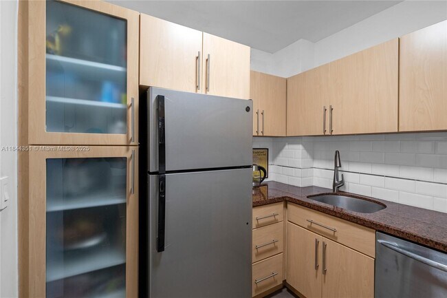 Building Photo - 7441 Wayne Ave