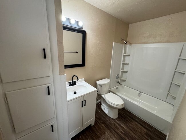 Building Photo - 2 bed one bath all new inside!