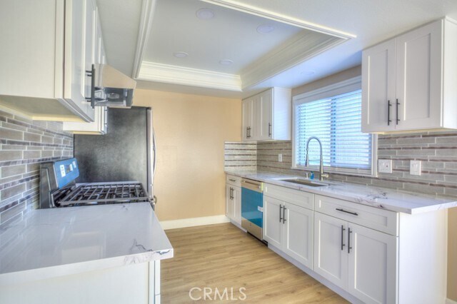 Building Photo - 313 S Almansor St