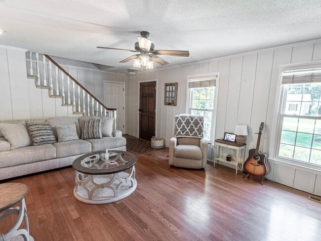 Building Photo - 379 Red Fox Rd