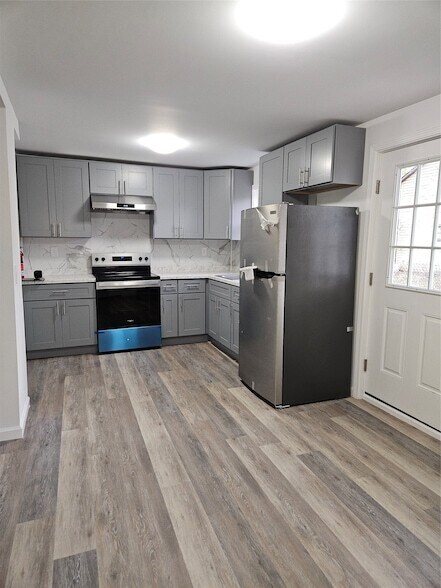 Building Photo - 120 Henry St