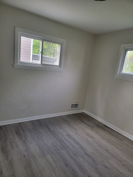 Building Photo - 5070 N 60th St