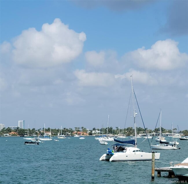 Building Photo - 1035 Shore Acres Dr