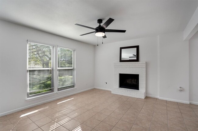 Building Photo - 6909 Woodhue Dr