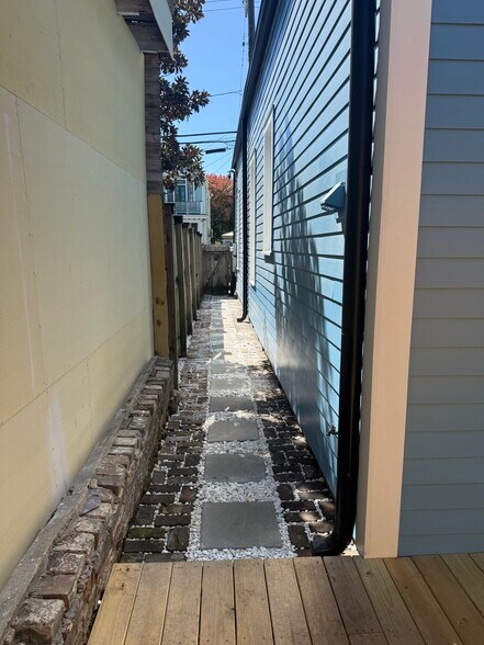 Building Photo - 1421 Thalia St
