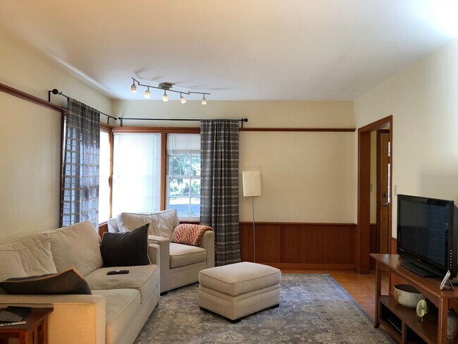 Living Room - 820 Palo Alto Ave