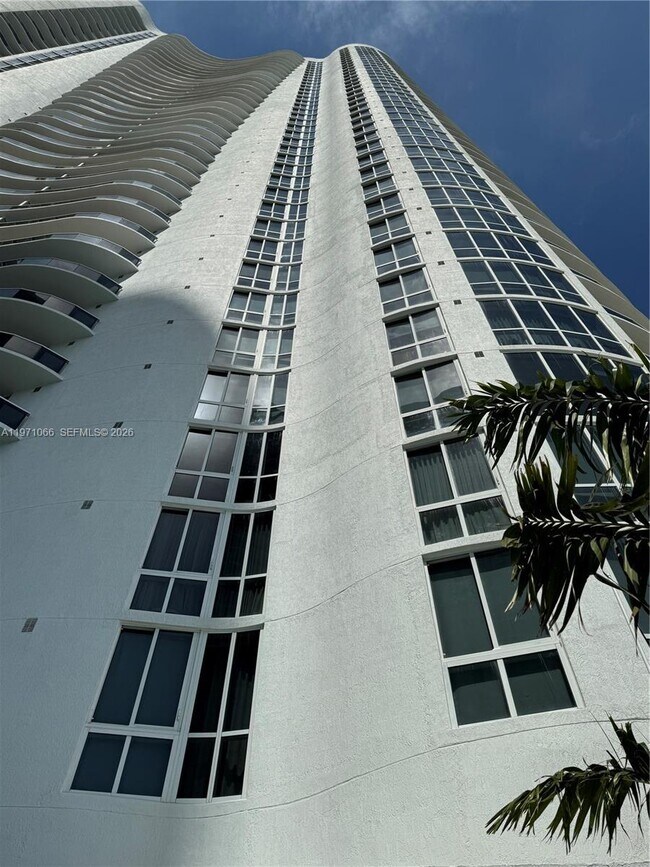 Building Photo - 15901 Collins Ave