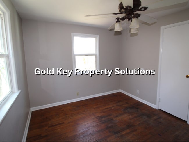 Building Photo - Eastside 3 BR 1 BA House with Garage and Central Air (SECTION 8 APPROVED)