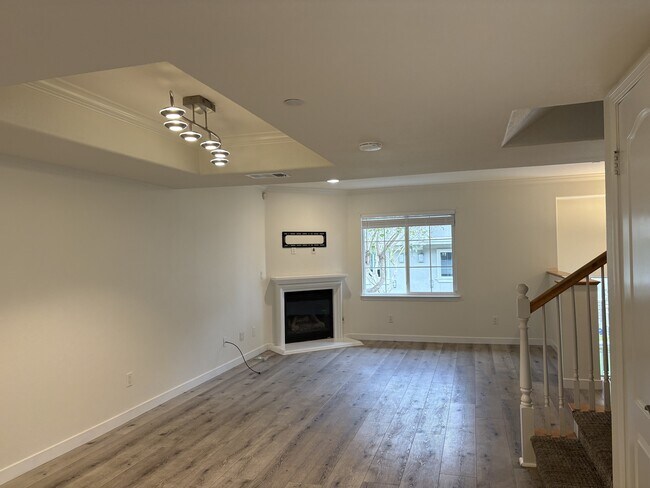 Building Photo - 4023 Bluff View Way