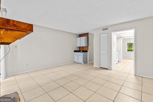 Building Photo - 6349 Holcomb Way