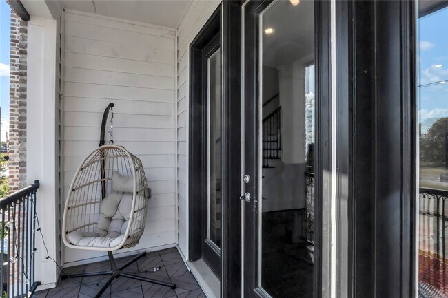 Building Photo - 4128 Willowbend Blvd