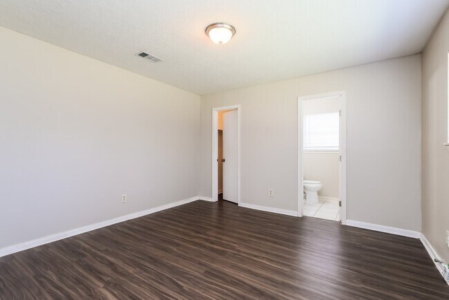 Building Photo - 807 Sulphur St