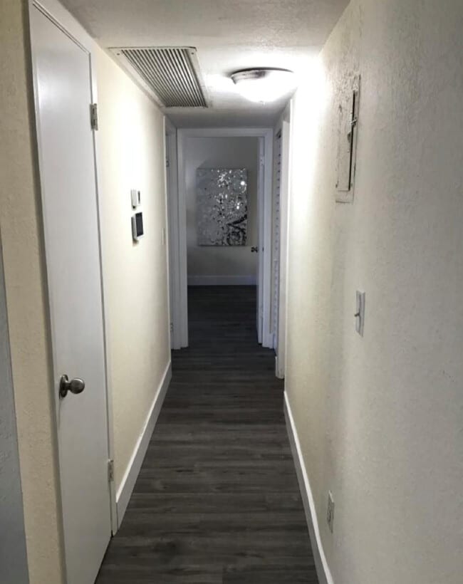 Building Photo - 401 Golden Isles Dr